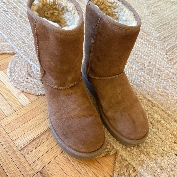 Classic Ugg Boots - Picture 5 of 5